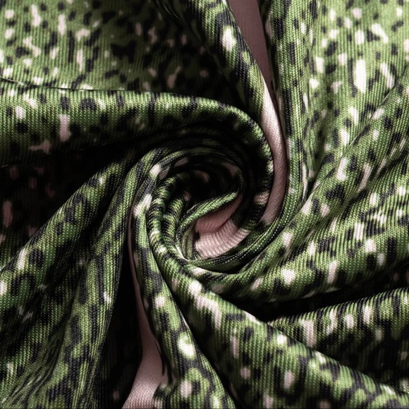 Risqué Midi Dress 🔥 - Picture 3 of 3